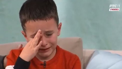 О, ДУШО... Дете се расплакало у програму уживо РТС-а, водитељка морала да га умирује, а разлог је невероватан (ВИДЕО) О, ДУШО... Дете се расплакало у програму уживо РТС-а, водитељка морала да га умирује, а разлог је невероватан (ВИДЕО)
