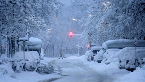 POTPUNA OLUJA OKOVALA NEMAČKU: Evo kada nevreme sa snegom stiže na Balkan, otkazani letovi