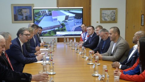 PREDSEDNIK UGOSTIO KREMLEVA I LEGENDARNE ŠAMPIONE: Izgradnja Nacionalnog bokserskog trening centra će mnogo doprineti (FOTO)