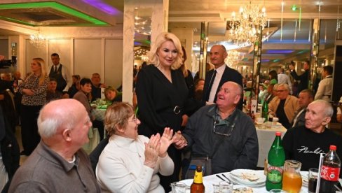ДАРИЈА КИСИЋ У СУРЧИНУ: Свакодневно бринемо о сваком грађанину наше земље ДАРИЈА КИСИЋ У СУРЧИНУ: Свакодневно бринемо о сваком грађанину наше земље