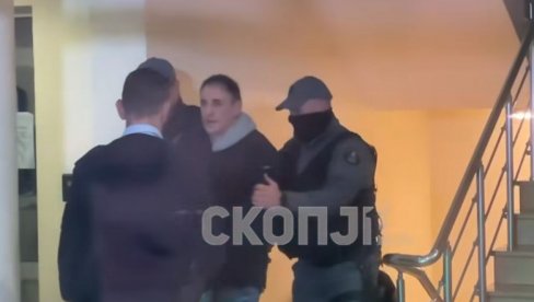 SRAMNO: Vanjin otac ovo pokazao novinarima dok ga je policija sprovodila u sud (VIDEO)