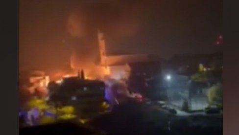 VELIKI POŽAR U HRVATSKOJ: Vatrogasci na terenu, gori između ambulante i crkve (VIDEO) VELIKI POŽAR U HRVATSKOJ: Vatrogasci na terenu, gori između ambulante i crkve (VIDEO)
