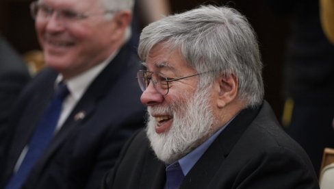 JA SAM SRBIN KOJI ŽIVI U AMERICI Kompjuterski genije: Želim da budem deo Srbije i da promovišem njene interese do kraja svog života JA SAM SRBIN KOJI ŽIVI U AMERICI Kompjuterski genije: Želim da budem deo Srbije i da promovišem njene interese do kraja svog života