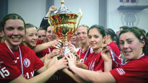 VREMEPLOV - TITULA POSLE DEVET GODINA: Odbojkašice Crvene zvezde 17. aprila 2002. skinule sa trona užičko Jedinstvo