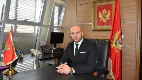 POLICAJAC U VOZILU OD 300.000 EVRA: V.D. direktora crnogorske Uprave policije Nikola Terzić o korupciji POLICAJAC U VOZILU OD 300.000 EVRA: V.D. direktora crnogorske Uprave policije Nikola Terzić o korupciji