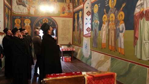 ВЛАДИКА НИШКИ БОРАВИО У ВЛАСОТИНЦУ: У Крушевици завршено осликавање храма (ФОТО) ВЛАДИКА НИШКИ БОРАВИО У ВЛАСОТИНЦУ: У Крушевици завршено осликавање храма (ФОТО)