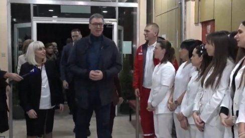 ВЕЛИКА УЛАГАЊА ДРЖАВЕ У ЗДРАВСТВО: Председник Вучић обишао Дом здравља у Крушевцу (ВИДЕО) ВЕЛИКА УЛАГАЊА ДРЖАВЕ У ЗДРАВСТВО: Председник Вучић обишао Дом здравља у Крушевцу (ВИДЕО)