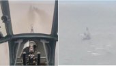 NEVEROVATAN SNIMAK SA RATIŠTA: Moćni ruski Mi-8 uništava ukrajinski pomorski dron (VIDEO) NEVEROVATAN SNIMAK SA RATIŠTA: Moćni ruski Mi-8 uništava ukrajinski pomorski dron (VIDEO)