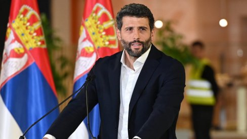 NISAM MEĐU ONIMA KOJI VRŠE PRITISAK NA VUČIĆA: Šapić - Sutra informacije o formiranju vlasti u Beogradu NISAM MEĐU ONIMA KOJI VRŠE PRITISAK NA VUČIĆA: Šapić - Sutra informacije o formiranju vlasti u Beogradu