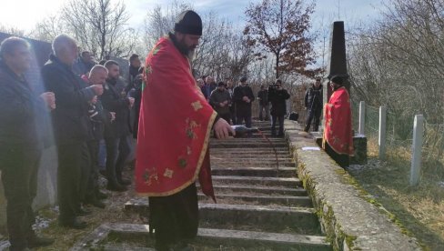 ZBOG OBMAZDE UBIJENA I BEBA STARA 37 DANA: Kod Pljevalja konačno odata počast za 67 žrtava pokolja, mnogi su bili deca (FOTO) ZBOG OBMAZDE UBIJENA I BEBA STARA 37 DANA: Kod Pljevalja konačno odata počast za 67 žrtava pokolja, mnogi su bili deca (FOTO)