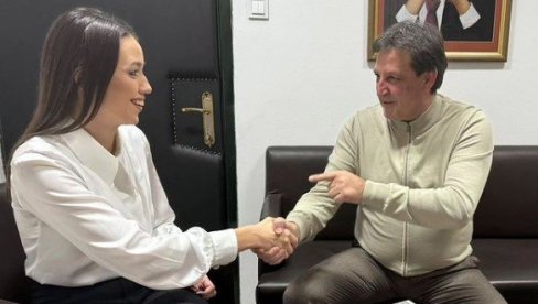 ЕВО НЕВЕНА ЂУРИЋ И ЈА СЕ И ДАЉЕ СВАЂАМО: Гашић фотографијом демантовао писање Нове (ФОТО) ЕВО НЕВЕНА ЂУРИЋ И ЈА СЕ И ДАЉЕ СВАЂАМО: Гашић фотографијом демантовао писање Нове (ФОТО)