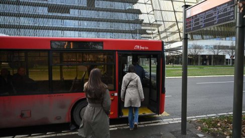 AUTOBUSE VOZI SVE VIŠE STRANACA I PENZIONERA: Manjak profesionalnih šofera u vozilima javnog prevoza