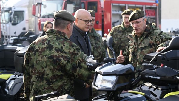 ПРЕДСТАВЉЕНА НОВА ВОЗИЛА ЗА ВОЈСКУ СРБИЈЕ: Присуствовали министар Вучевић и генерал Мојсиловић (ФОТО)