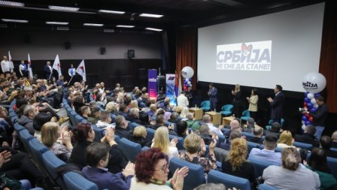 ОВО ЈЕ ПРЕЛОМНИ ТРЕНУТАК: Вујовићева и Ребрача поручили - Не смемо да дозволимо повратак у прошлост (ВИДЕО) ОВО ЈЕ ПРЕЛОМНИ ТРЕНУТАК: Вујовићева и Ребрача поручили - Не смемо да дозволимо повратак у прошлост (ВИДЕО)