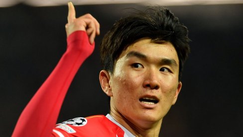 MARAKANA JE USTALA: Hvang postigao gol za Zvezdu protiv Mančester sitija (VIDEO) MARAKANA JE USTALA: Hvang postigao gol za Zvezdu protiv Mančester sitija (VIDEO)