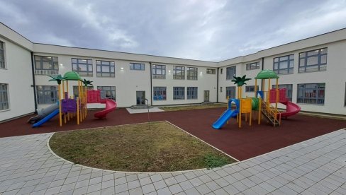 ВРАЊЕ ДОБИЛО ДЕСЕТИ КУТАК ЗА МАЛИШАНЕ: Отворен нови вртић у насељу Рашка (ФОТО) ВРАЊЕ ДОБИЛО ДЕСЕТИ КУТАК ЗА МАЛИШАНЕ: Отворен нови вртић у насељу Рашка (ФОТО)