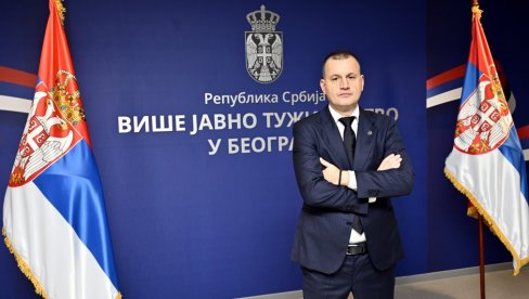 СТЕФАНОВИЋ ЗАБРИНУТ ЗБОГ НАЈНОВИЈИХ ПРЕТЊИ СМРЋУ ВУЧИЋУ: Тужилац наложио хитно идентификовање и процесуирање твораца срамне фотографије