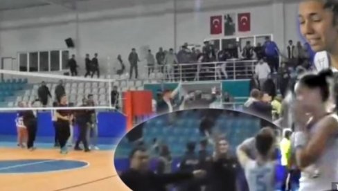 TURCI GA BAŠ PRETERAŠE! Huligani hteli da linčuju odbojkašice, gađali ih flašama TURCI GA BAŠ PRETERAŠE! Huligani hteli da linčuju odbojkašice, gađali ih flašama