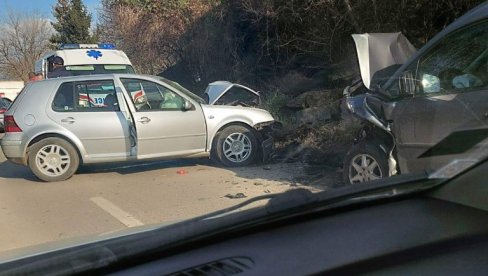 TEŽAK UDES NA BELIM VODAMA: Vozilo smrskano - Saobraćaj se jedva odvijao (FOTO) TEŽAK UDES NA BELIM VODAMA: Vozilo smrskano - Saobraćaj se jedva odvijao (FOTO)