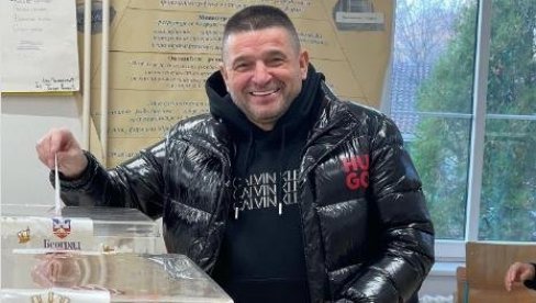 IZBORI U SRBIJI: Glasao Baja Mali Knindža IZBORI U SRBIJI: Glasao Baja Mali Knindža