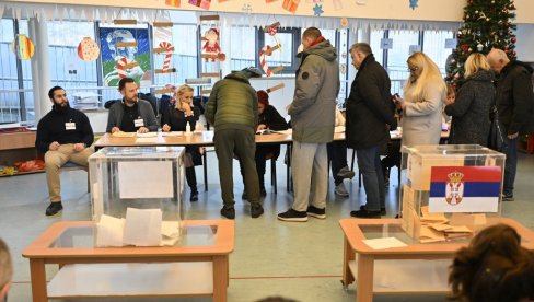 ZATVORENA BIRAČKA MESTA U SRBIJI: Građani glasali za novu republičku, pokrajinsku i lokalnu vlast ZATVORENA BIRAČKA MESTA U SRBIJI: Građani glasali za novu republičku, pokrajinsku i lokalnu vlast