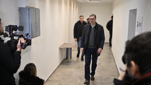 ВУЧИЋ У ШТАБУ СНС-А: Председник ће одавде пратити изборне резултате (ФОТО) ВУЧИЋ У ШТАБУ СНС-А: Председник ће одавде пратити изборне резултате (ФОТО)