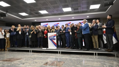 УБЕДЉИВО НА 50 ОДСТО! Листа Александар Вучић - Србија не сме да стане има више од 47 одсто УБЕДЉИВО НА 50 ОДСТО! Листа Александар Вучић - Србија не сме да стане има више од 47 одсто