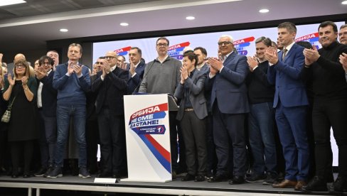 АПСОЛУТНА ПОБЕДА ВУЧИЋЕВЕ ЛИСТЕ: Председник се обратио нацији - Бескрајно сам срећан (ВИДЕО) АПСОЛУТНА ПОБЕДА ВУЧИЋЕВЕ ЛИСТЕ: Председник се обратио нацији - Бескрајно сам срећан (ВИДЕО)