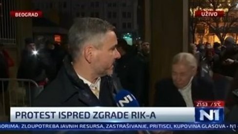 ĐILASOVOG KANDIDATA ZA GRADONAČELNIKA DEMONSTRANTI GAĐALI JAJIMA: Totalni haos ispred RIK, Radovanovićevu pogodili flašom (VIDEO)