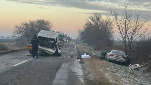 AUTO SLETEO U KANAL, DELOVI VOZILA RASUTI PO PUTU: Prve fotografije sa mesta teške saobraćajne nesreće kod Zrenjanina (FOTO)