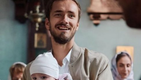 KO JE OTAC, A KO KUM? Rusi skroz pobrkali lončiće, Rubljov naljutio Medvedeva (VIDEO) KO JE OTAC, A KO KUM? Rusi skroz pobrkali lončiće, Rubljov naljutio Medvedeva (VIDEO)