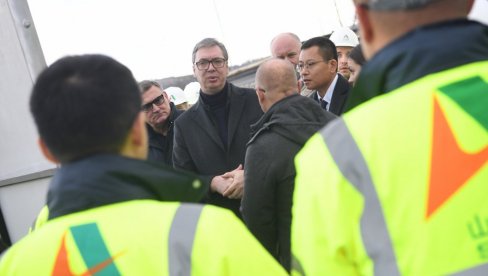 PREDSEDNIK SUTRA NA FRUŠKOGORSKOM KORIDORU: Vučić obilazi radove na tunelu Iriški venac PREDSEDNIK SUTRA NA FRUŠKOGORSKOM KORIDORU: Vučić obilazi radove na tunelu Iriški venac