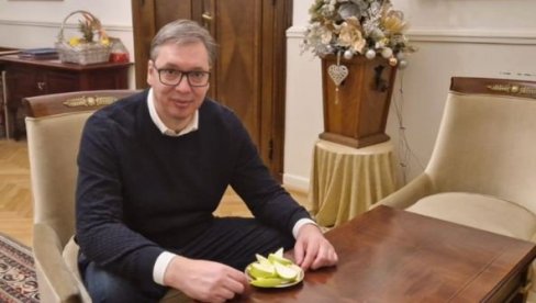 UVEK SAM NA SVOM RADNOM MESTU, SPREMAN DA ŠTITIM STABILNOST ZEMLJE: Vučić se oglasio na Instagramu UVEK SAM NA SVOM RADNOM MESTU, SPREMAN DA ŠTITIM STABILNOST ZEMLJE: Vučić se oglasio na Instagramu