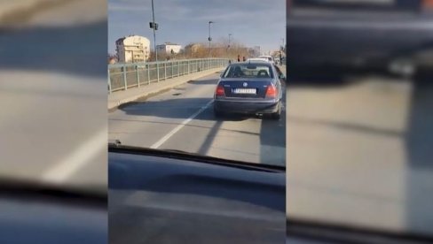 КОЛОНА НА ПАНЧЕВЦУ: Погледајте и зашто (ВИДЕО) КОЛОНА НА ПАНЧЕВЦУ: Погледајте и зашто (ВИДЕО)