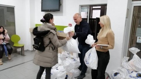 ПАКЕТИЋИ ЗА БЕБЕ: Општина Звездара поново обрадовала родитеље и њихове малишане ПАКЕТИЋИ ЗА БЕБЕ: Општина Звездара поново обрадовала родитеље и њихове малишане