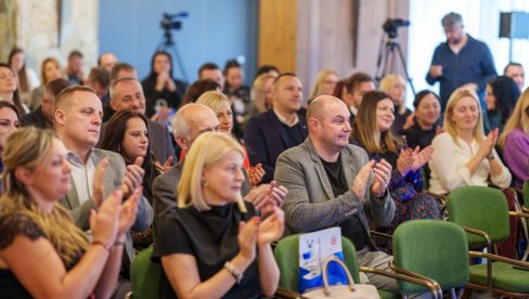 LIDERI SA DUŠOM GRADE BUDUĆNOST: Zlatibor okupio novu generaciju lidera u poslovanju i turizmu LIDERI SA DUŠOM GRADE BUDUĆNOST: Zlatibor okupio novu generaciju lidera u poslovanju i turizmu