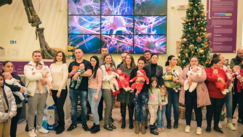 ПОДРШКА НАЈМЛАЂИМА У СВИЛАЈНЦУ: Подељени беби-пакети и ауто-седишта (ФОТО) ПОДРШКА НАЈМЛАЂИМА У СВИЛАЈНЦУ: Подељени беби-пакети и ауто-седишта (ФОТО)
