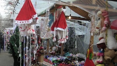 Новогодишњи и божићни базар у градском парку Новогодишњи и божићни базар у градском парку