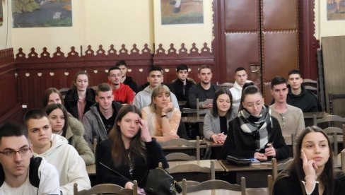 Општина Апатин стипендира 137 студената Општина Апатин стипендира 137 студената