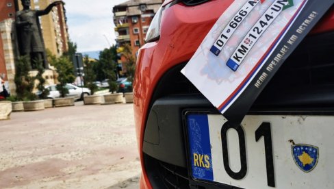 OPOZICIJA POTPISALA SPORAZUM O TABLICAMA SA KOSOVOM: Do juče im je to bilo u redu, a sada napadaju Vučića (VIDEO) OPOZICIJA POTPISALA SPORAZUM O TABLICAMA SA KOSOVOM: Do juče im je to bilo u redu, a sada napadaju Vučića (VIDEO)