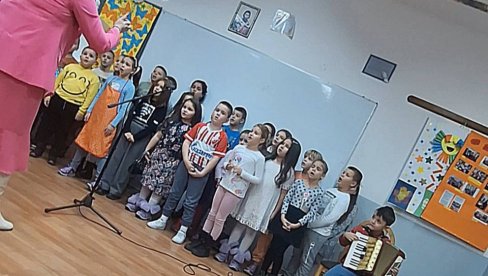 ЗА КРАЈ ПРВОГ ПОЛУГОДИШТА: Углљевички малипани уз песму и игру испраћају 2023. годину ЗА КРАЈ ПРВОГ ПОЛУГОДИШТА: Углљевички малипани уз песму и игру испраћају 2023. годину
