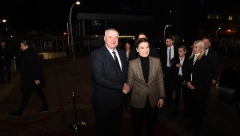 ЗА МИР И СТАБИЛНОСТ НАСТАВЉАМО ЗАЈЕДНО... Премијерка Брнабић честитала Дан Републике Српске ЗА МИР И СТАБИЛНОСТ НАСТАВЉАМО ЗАЈЕДНО... Премијерка Брнабић честитала Дан Републике Српске