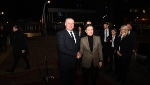 ZA MIR I STABILNOST NASTAVLJAMO ZAJEDNO... Premijerka Brnabić čestitala Dan Republike Srpske