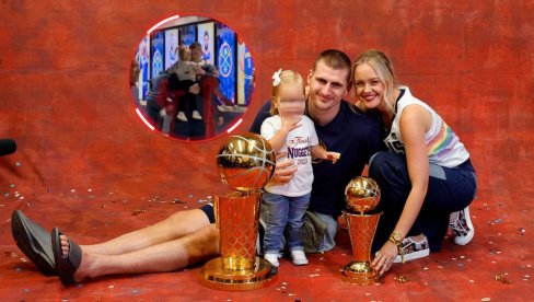 ŠTA JE JOKIĆ URADIO SA ĆERKOM: Snimak pre utakmice obišao svet - potom nije promašio NIJEDAN šut, a dao je 26 poena (VIDEO) ŠTA JE JOKIĆ URADIO SA ĆERKOM: Snimak pre utakmice obišao svet - potom nije promašio NIJEDAN šut, a dao je 26 poena (VIDEO)