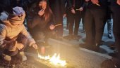 TUGA, SVEĆE I MINUT ĆUTANJA: Šest meseci od pogibije trojice Kruševljana, porodice zavijene u crno čekaju pravdu-Za njih je vreme stalo (FOTO)