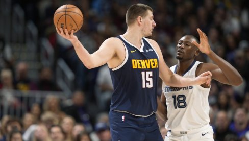 POHOD NA TREĆU MVP TITULU SE NASTAVLJA: Jokić rešio Golden stejt pogotkom sa pola terena u poslednjoj sekundi POHOD NA TREĆU MVP TITULU SE NASTAVLJA: Jokić rešio Golden stejt pogotkom sa pola terena u poslednjoj sekundi