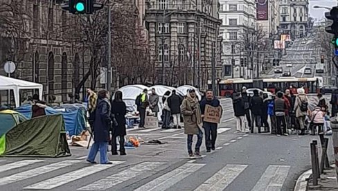 CENTAR I DALJE BLOKIRAN: Studenti nastavljaju sa maltretiranjem, nema ih ni 50 a Beograđanima kvare praznične dane