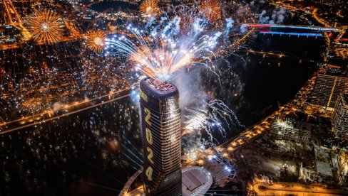 NOVOGODIŠNJI SPEKTAKL NA KULI BEOGRAD: Na Sava Promenadi dočekana 2024. godina u velikom stilu (FOTO/VIDEO)