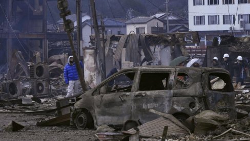 LJUDI BEŽALI GLAVOM BEZ OBZIRA: Dramatični snimci iz Japana - Stručnjaci tvrde da je razorni zemljotres pomerio tlo i do 1,3 metra (VIDEO) LJUDI BEŽALI GLAVOM BEZ OBZIRA: Dramatični snimci iz Japana - Stručnjaci tvrde da je razorni zemljotres pomerio tlo i do 1,3 metra (VIDEO)