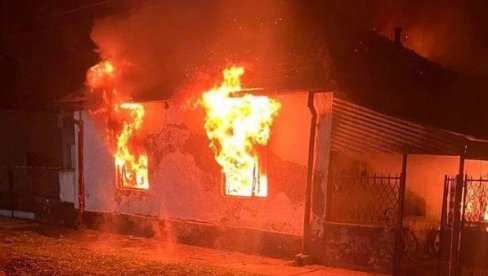 HRABRA BRAĆA SPASLA ŽENU IZ VATRENE STIHIJE: Slike iz Novog Bečeja, u požaru stradao muškarac (FOTO) HRABRA BRAĆA SPASLA ŽENU IZ VATRENE STIHIJE: Slike iz Novog Bečeja, u požaru stradao muškarac (FOTO)